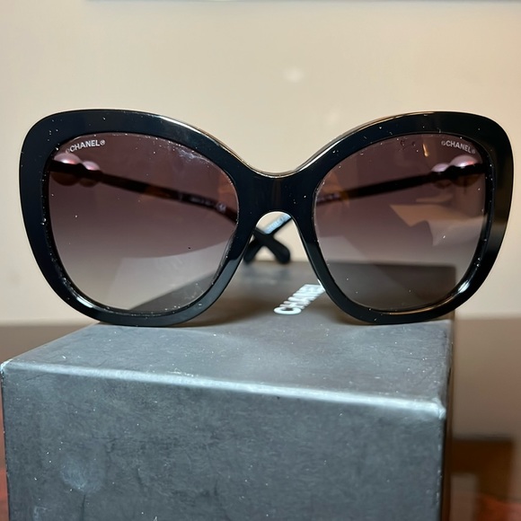 Chanel sunglasses - Picture 1 of 8